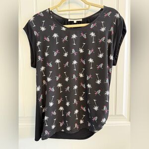 Cute shirt by Daniel Rainn size women’s small.  Great for tropical vacation!